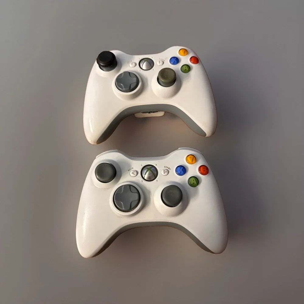 Microsoft Xbox 360 Lot of 2 Wireless Controllers White  OEM